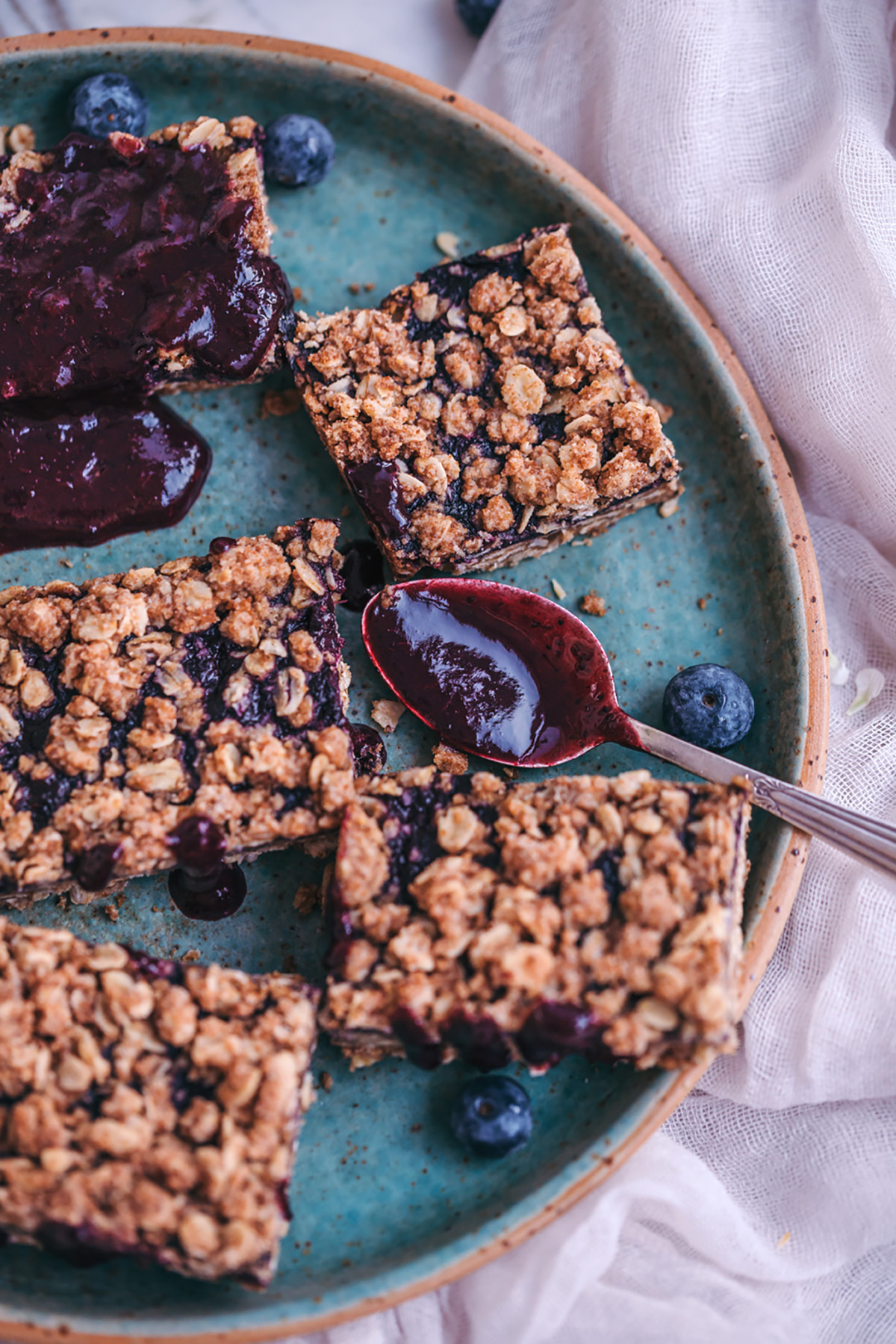 Blueberry jam oatmeal bars (vegan)