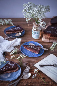 chocolate tart with oat and coconut oil crust (vegan)