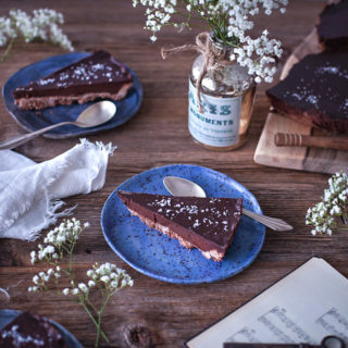 chocolate tart with oat and coconut oil crust (vegan)