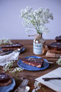 chocolate tart with oat and coconut oil crust (vegan)