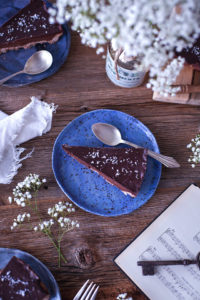 chocolate tart with oat and coconut oil crust (vegan)