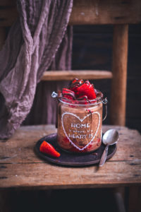 chocolate and strawberries overnight oats