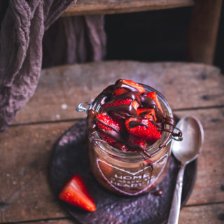 chocolate and strawberries overnight oats