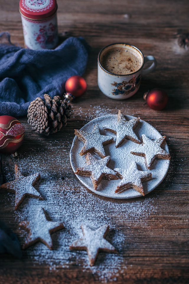Almond cinnamon Christmas cookies stars (vegan and GF)