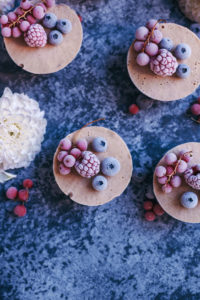 mini raw 'cheesecake' tarts with berries