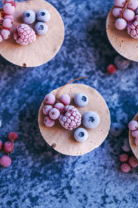 mini raw 'cheesecake' tarts with berries