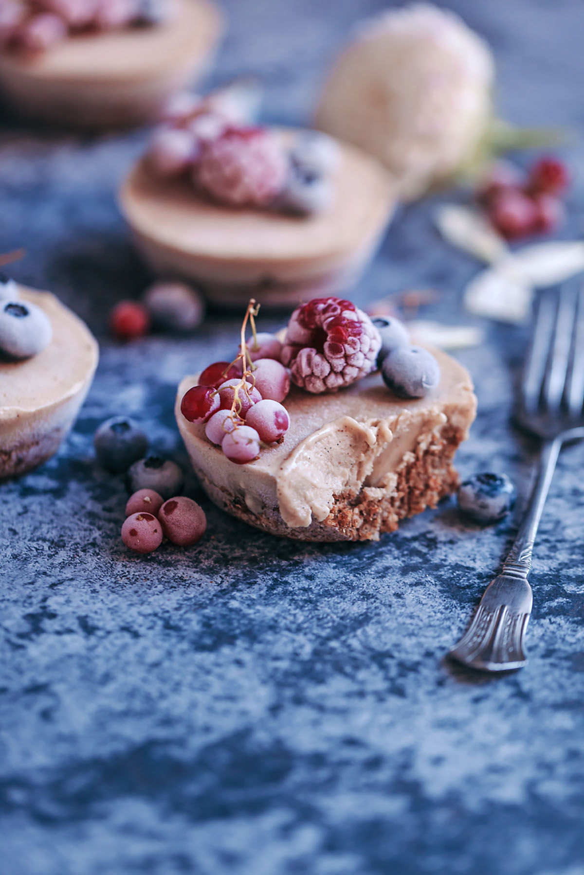 mini raw 'cheesecake' tarts with berries