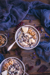 apple cinnamon buckwheat porridge (vegan, GF)