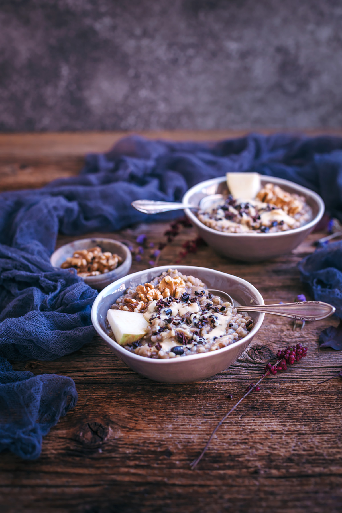 apple cinnamon buckwheat porridge (vegan, GF)