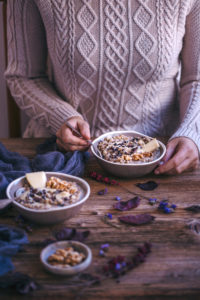 apple cinnamon buckwheat porridge (vegan, GF)