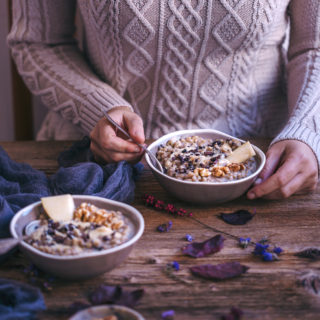 apple cinnamon buckwheat porridge (vegan, GF)