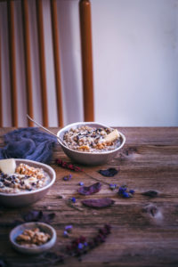 apple cinnamon buckwheat porridge (vegan, GF)