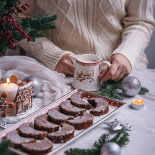 Mum's soft chocolate crescent cookies