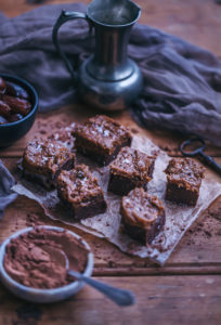 dark chocolate date caramel fudge (vegan, gluten-free)