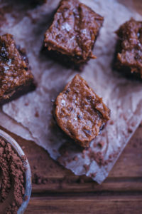 dark chocolate date caramel fudge (vegan, gluten-free)