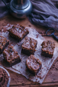 dark chocolate date caramel fudge (vegan, gluten-free)