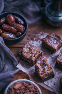 dark chocolate date caramel fudge (vegan, gluten-free)