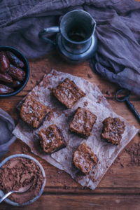 dark chocolate date caramel fudge (vegan, gluten-free)