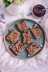 Blueberry jam oatmeal bars (vegan)