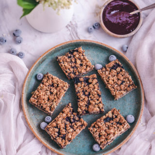 Blueberry jam oatmeal bars (vegan)