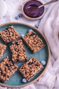 Blueberry jam oatmeal bars (vegan)