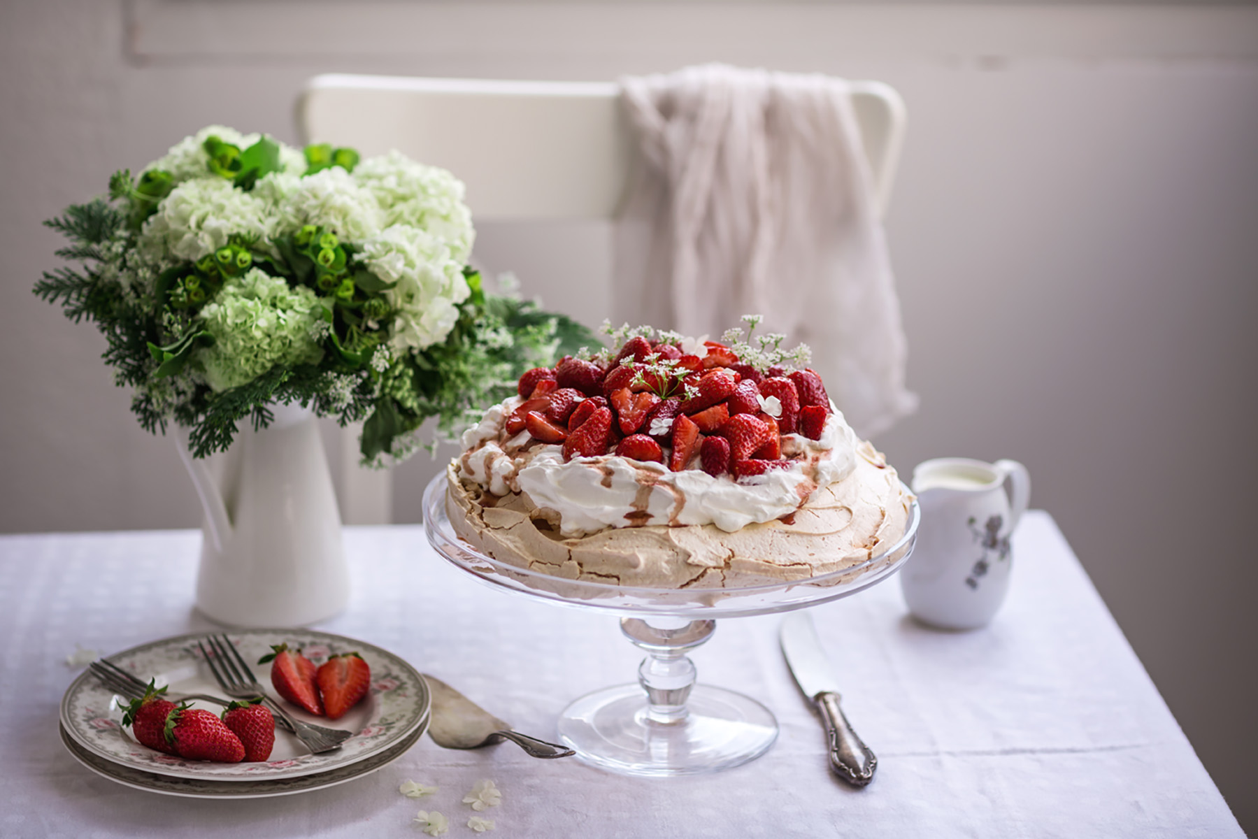 Strawberry Pavlova cake (light, soft, sweet and delicious!)