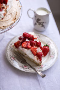 strawberry pavlova cake