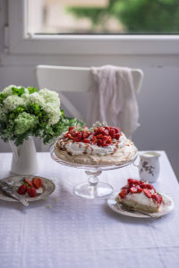 strawberry pavlova cake