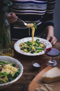 spaghetti with kale, green peas and pancetta